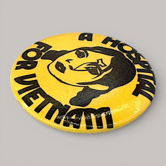 North Vietnam Hospital Pin Anti USA War Badge Communist Propaganda USSR Pinback - Picture 2 of 4